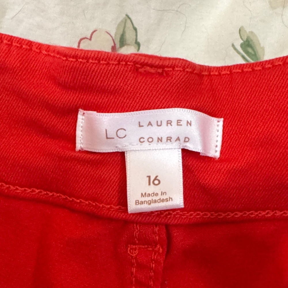 Lauren Conrad Women's Shorts - Picture 2 of 3